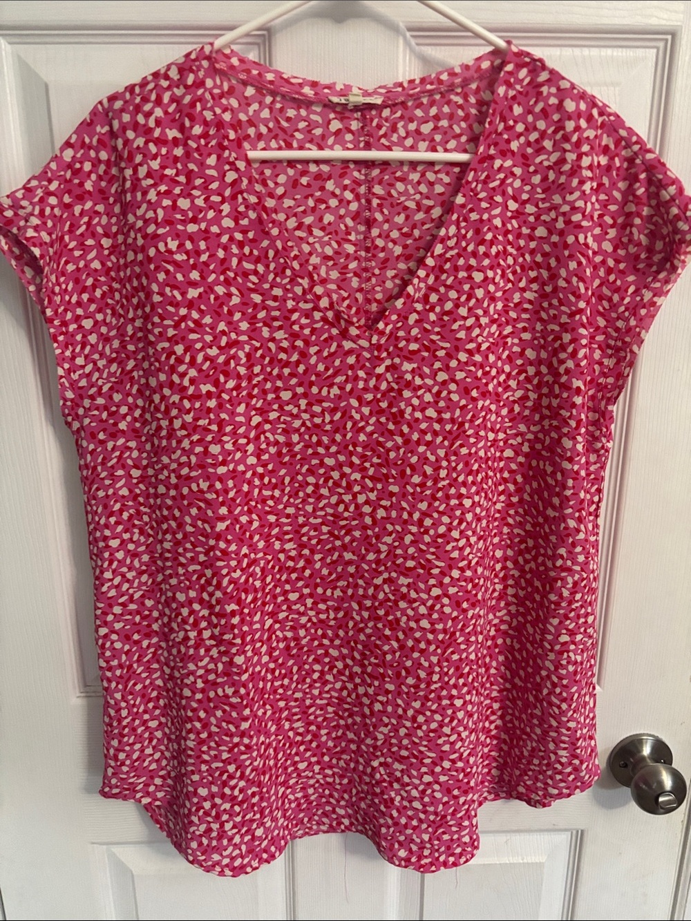 JODIFL Pink and White V-Neck Cap Sleeve Printed Blouse
